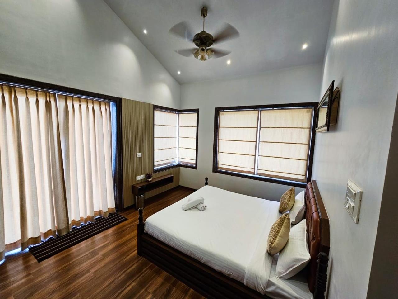 Premium Chalet Lonavala Luaran gambar